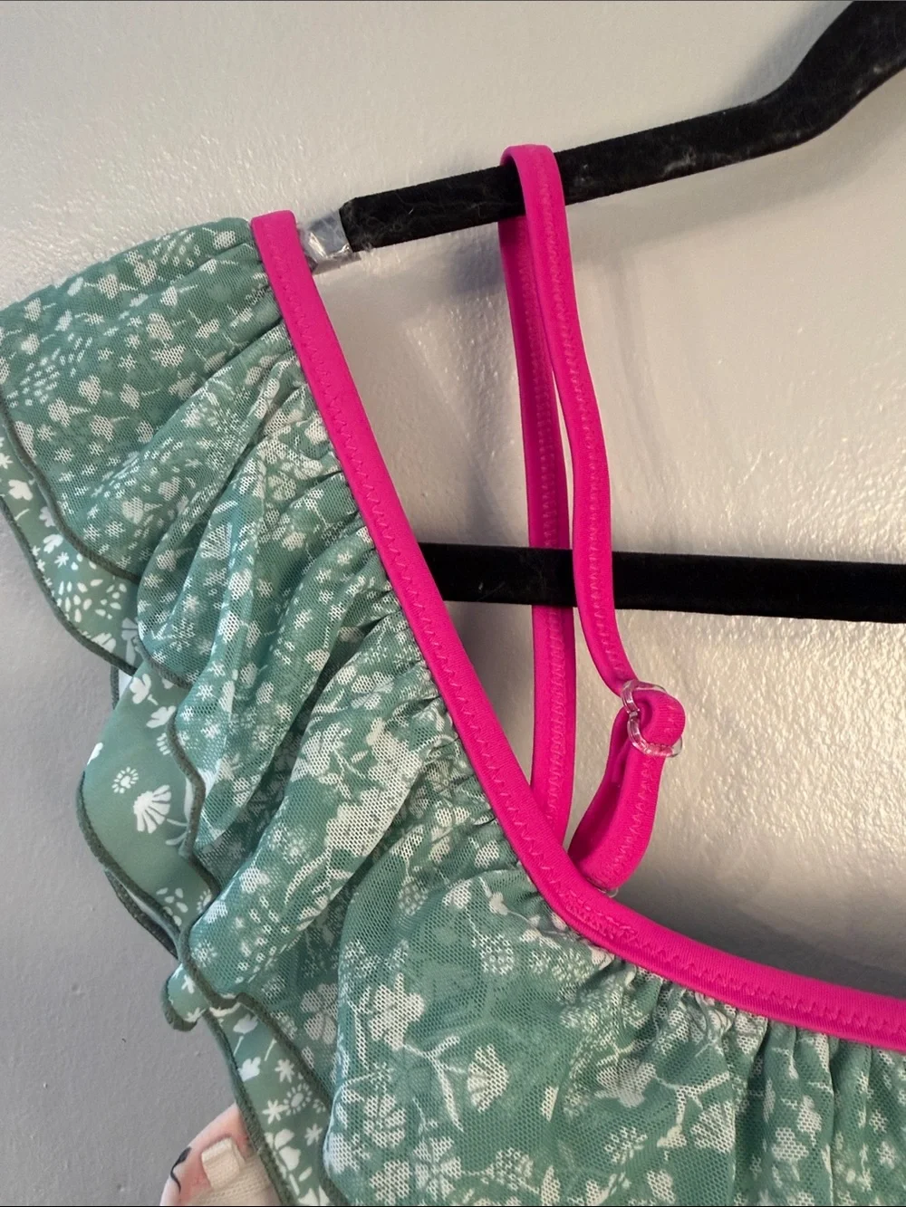 Azura Australia Sunseeker Ruffled neck One Piece Swimsuit size 8